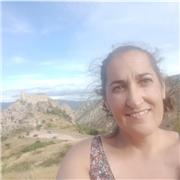 Soy una persona empática, proactiva, me gusta hacerme entender. He ayudado a conocidos extranjeros en situaciones médicas y legale